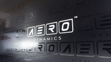 Montageservice Heckflügel AD082203-11-HGC am Standort AERO Dynamics™