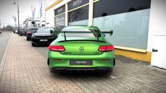 AERO Heckflügel GT-Flex 140cm. Hier am C43 AMG, niedrigste Höhenposition